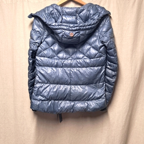 ❄️ Lululemon Fluffin Awesome Down Jacket Size 4 ❄️ - Picture 5 of 12